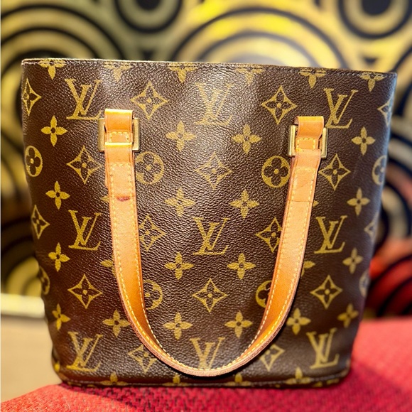 Louis Vuitton Vivian Tote - Picture 3 of 10